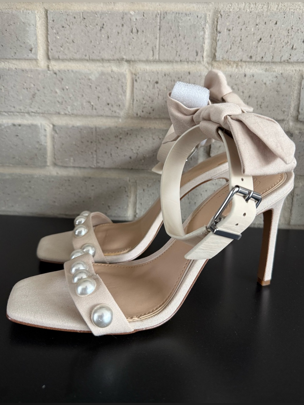 • Gianni Bini x Jess Southern, the Jean Pearl Bow Dress Sandals • Size 8.5 • NEW